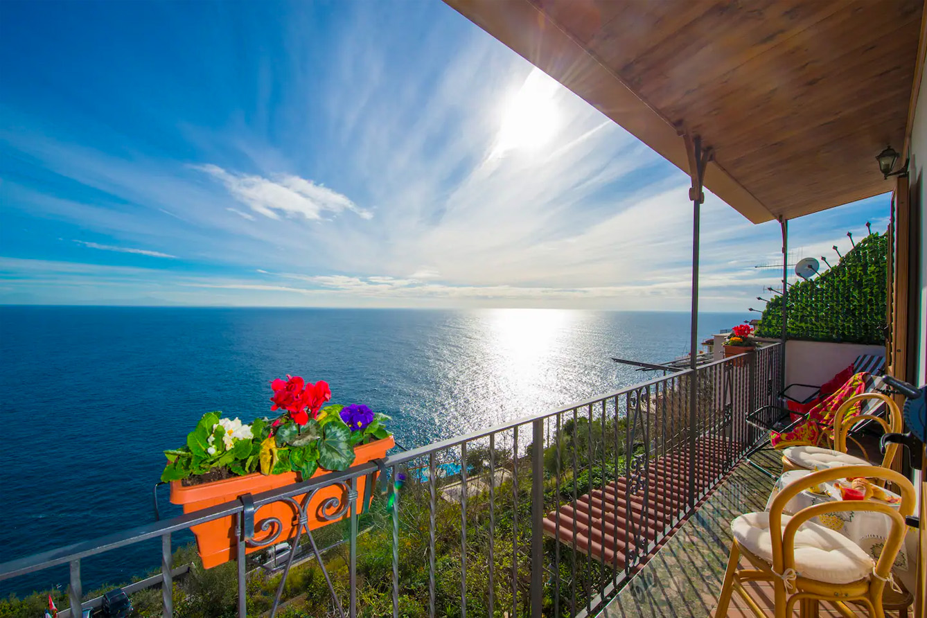 terrazzo con vista sul mare